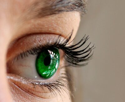 Få lange, fyldige vipper med eyelash extensions